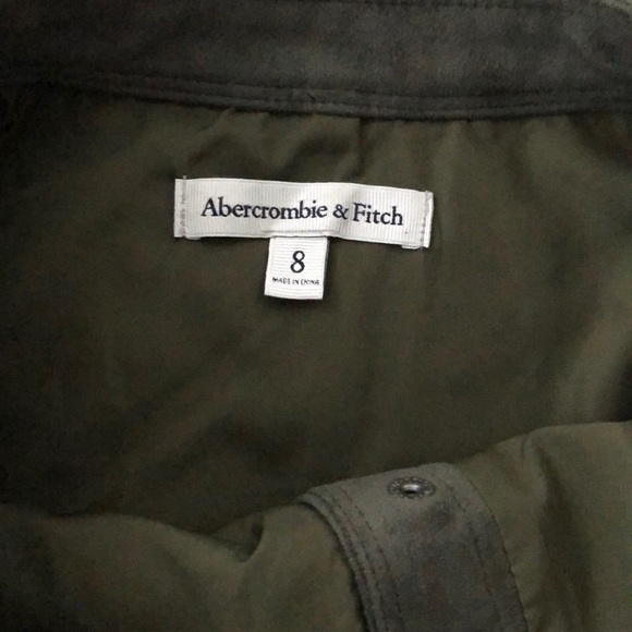 Abercrombie & Fitch mini skirt in olive green - Picture 3 of 3